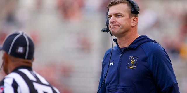 Justin Wilcox coaches against Washington State