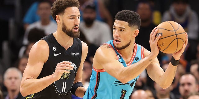 Devin Booker plays against Klay Thompson