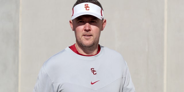 Lincoln Riley at spring practice