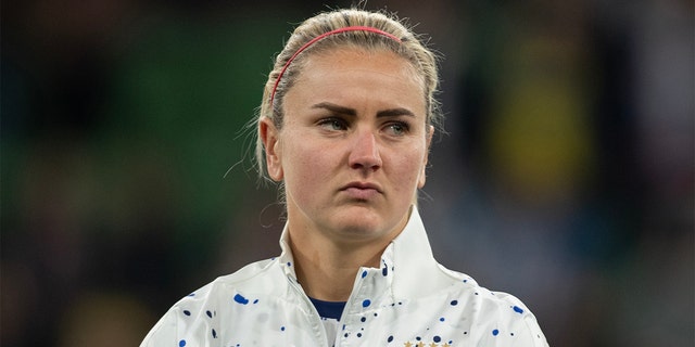 Lindsey Horan ahead of a World Cup game