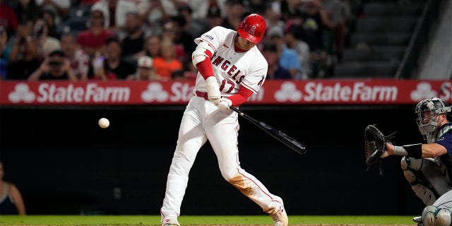 Angels’ Shohei Ohtani exits mound with cramps, still hits MLB-best 40th home run 3 Shohei Ohtani hits a home run