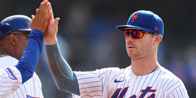 Pete Alonso celebrates after a win