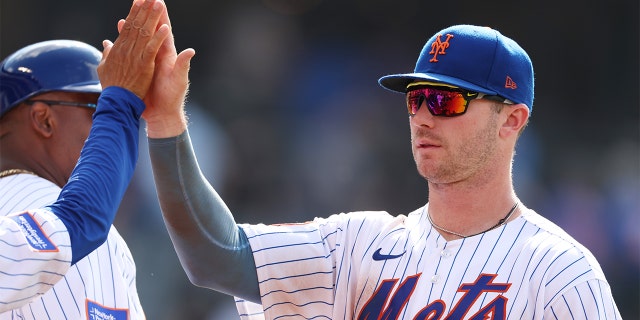 Pete Alonso celebrates after a win