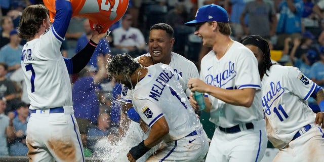 The Royals celebrate beating the Mets