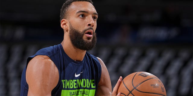 Rudy Gobert warms up for the Timberwolves