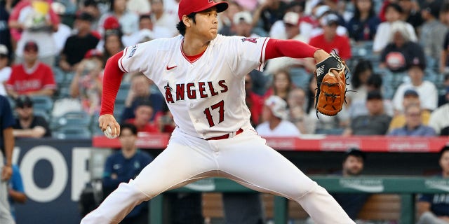 Shohei Ohtani pitches against the Mariners