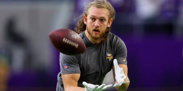 T.J. Hockenson warms up