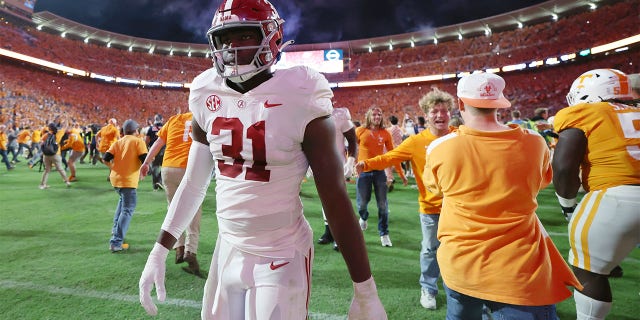 Will Anderson walks off the Tennessee field