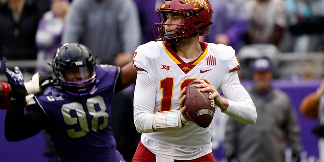 Hunter Dekkers looks to throw