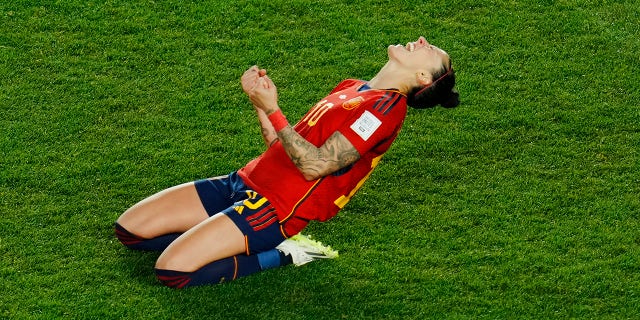 Jennifer Hermoso celebrates