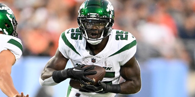 Browns defeat Jets in Hall of Fame Game behind Dorian Thompson-Robinson's stellar second half 3 Israel Abanikanda runs