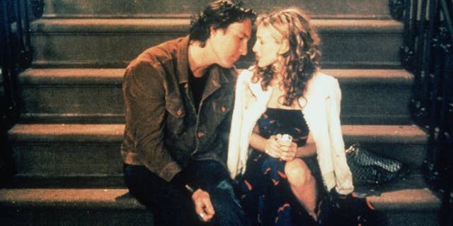 John Corbett sitting next to Sarah Jessica Parker in a scene from Sex and the City