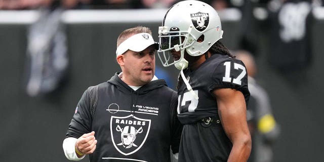 Josh McDaniels speaks to Davante Adams