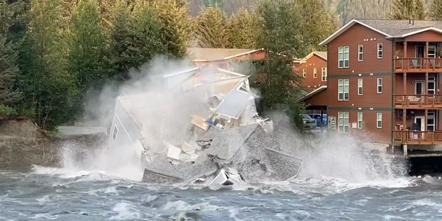 House collapses into Mendenhall River