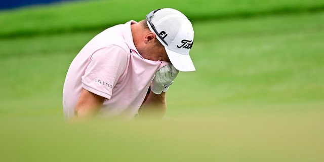 Justin Thomas reacts after missing chip