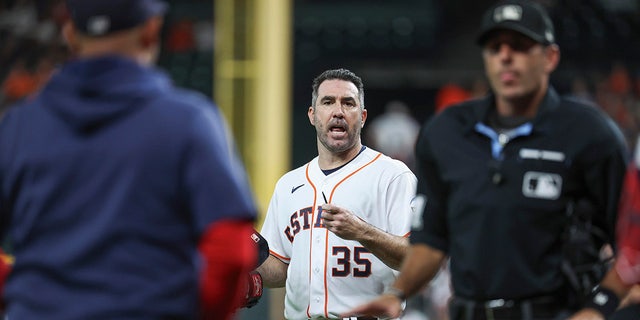 Justin Verlander yells at Alex Cora