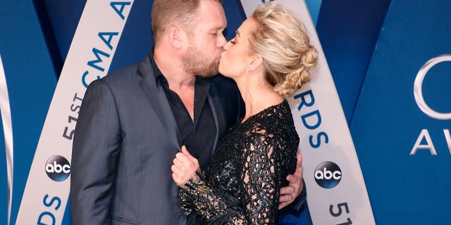 Kellie Pickler kisses husband Kyle Jacobs at an event in 2017