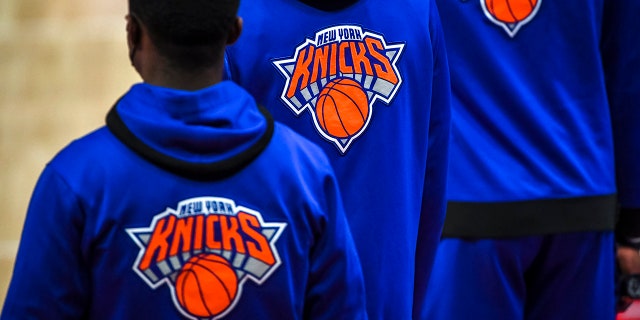 Knicks players with warmups