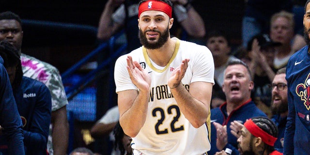 Ron DeSantis fires back after NBPA calls Orlando Magic's political contribution 'alarming' 4 Larry Nance Jr claps
