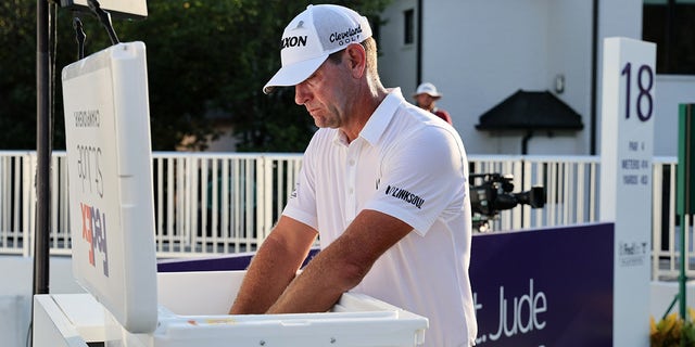 Lucas Glover tries to cool down