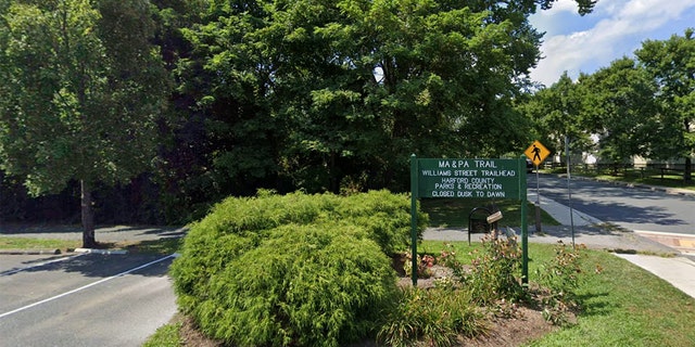 Entrance to Ma and Pa trail