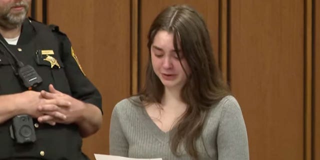 Mackenzie Shirilla reading a statement in court