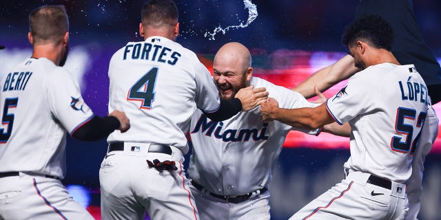 Marlins celebrate walk-off