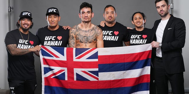 Max Holloway and his team
