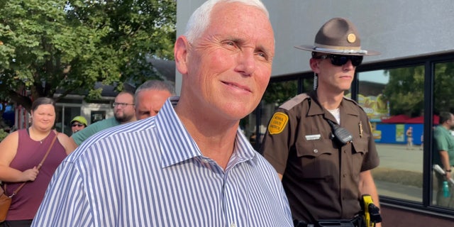 Pence says he’ll sign GOP pledge to make debate stage: ‘I’m more than happy to meet the criteria’