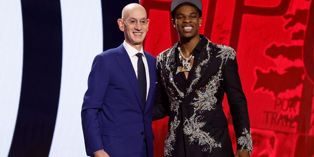 Scoot Henderson poses with the NBA commissioner