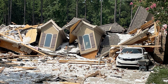 Mooresville home in rubble