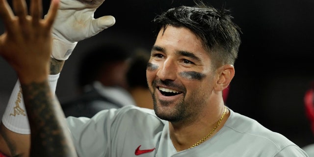 Nick Castellanos helps Phils
