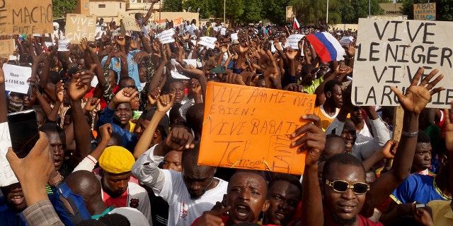 Niger coup supporters demonstrate