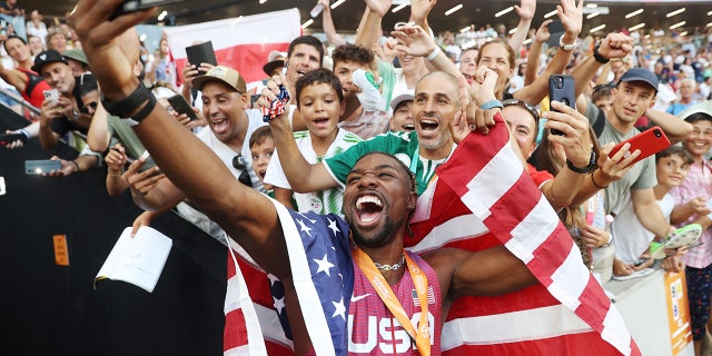 Noah Lyles takes selfie with fans