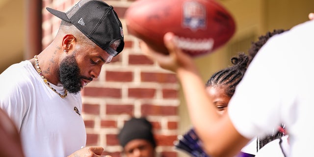 Odell Beckham Jr signs autographs