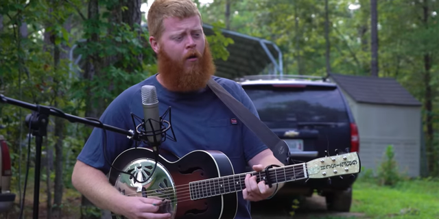 Oliver Anthony singing "I Want to Go Home"