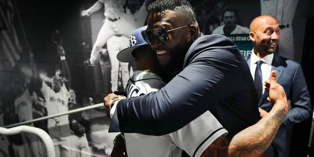 David Ortiz hugs Wander Franco