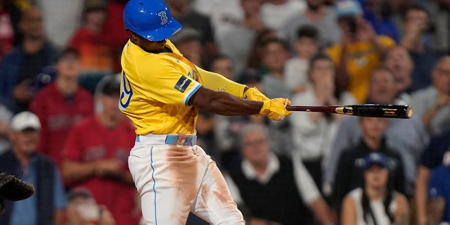 Pablo Reyes hits a walk off homer