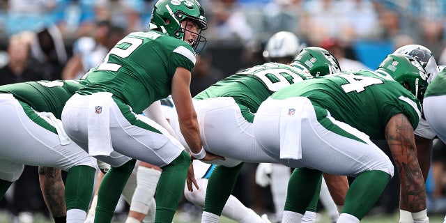 Zach Wilson prepares to snap the ball