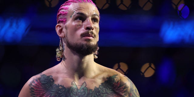 Sean O'Malley gets ready to fight