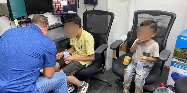 Two young Honduran children abandoned at border