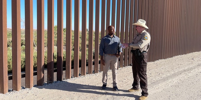 Sen. Tim Scott, R-S.C., visits the border wall