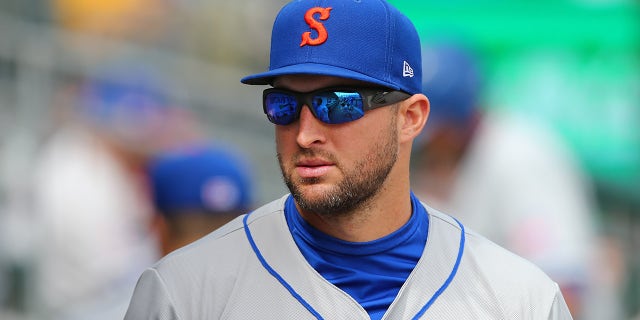 Tim Tebow with Syracuse