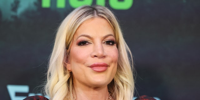 Close up of Tori Spelling