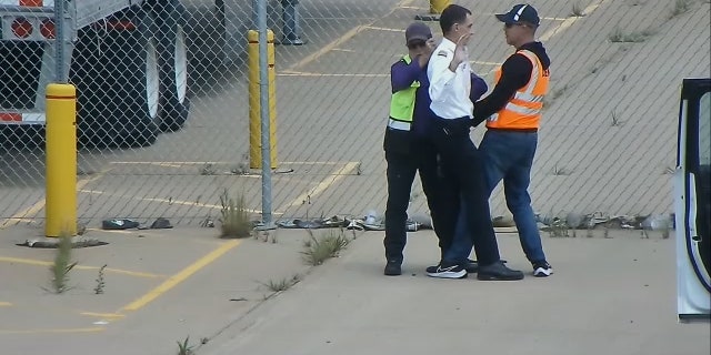 United Airlines pilot confronted by man in green vest, man in orange vest