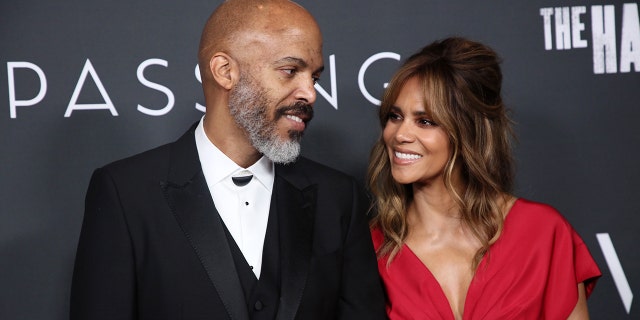 Van Hunt and Halle Berry at an event