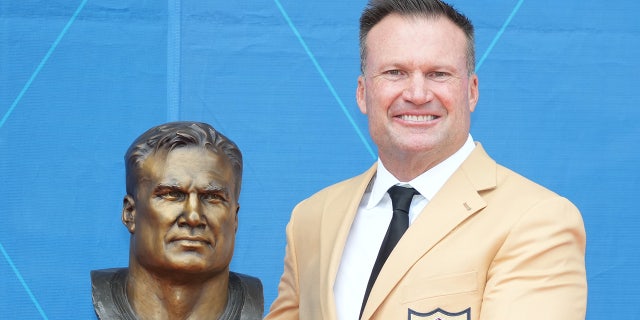 Zach Thomas smiles with bust