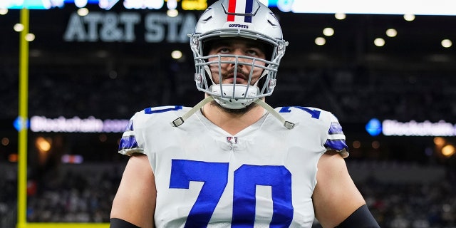 Zack Martin warms up before game