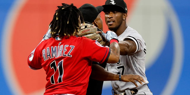 Tim Anderson fights Jose Ramirez