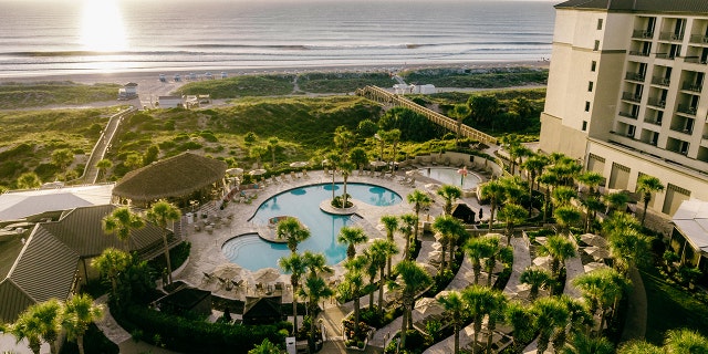 amelia island ariel pool
